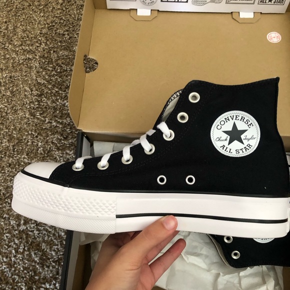 Hello Kitty Platform Converse - Picture 3 of 7